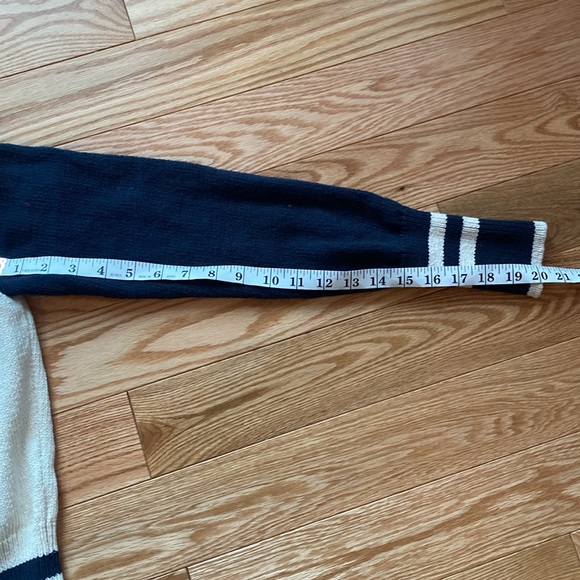 Cute sporty Veronica Beard sweater - Picture 7 of 9